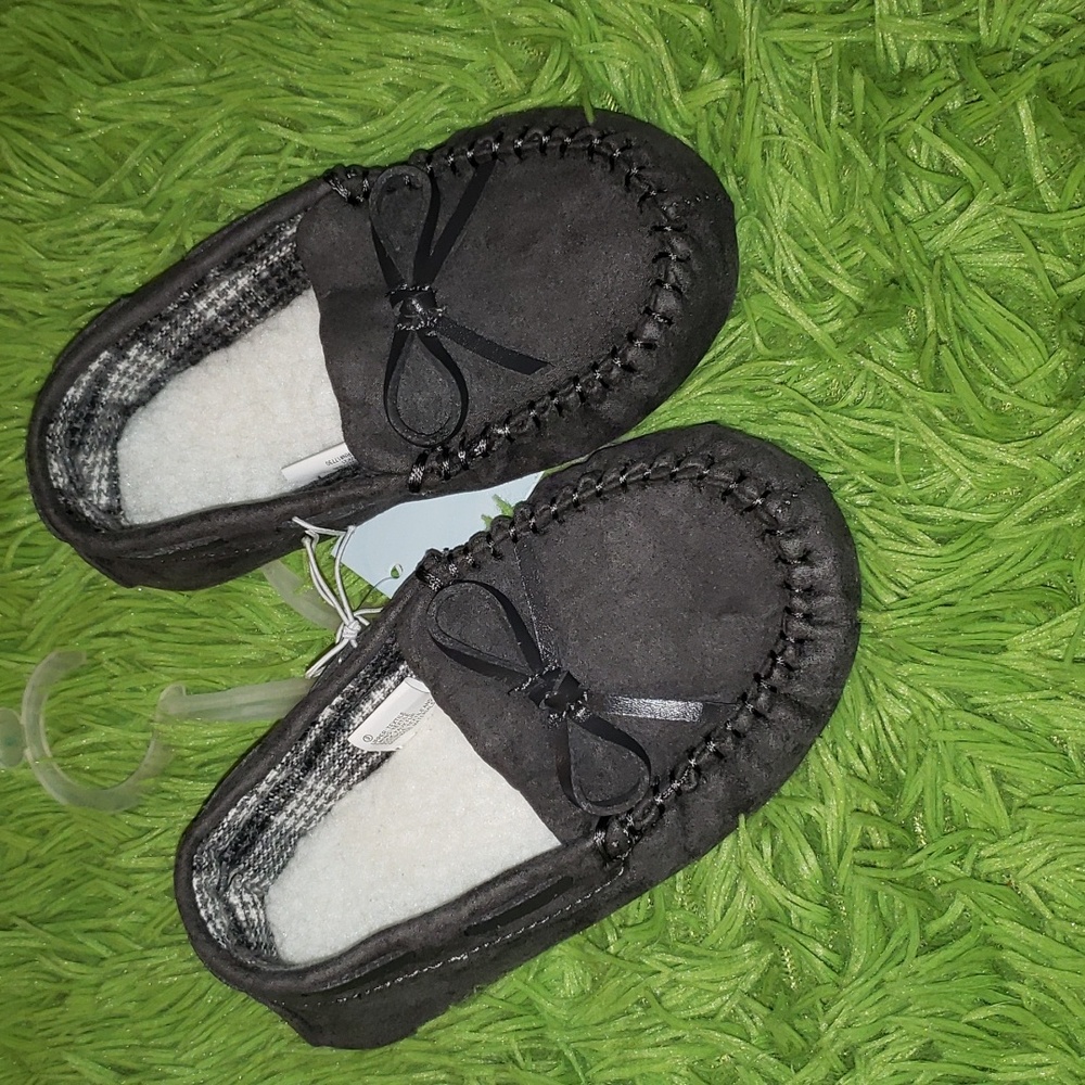 Toddler size 9 gray moccasin style slipper shoes. NWOT.